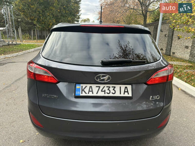 Сірий Хендай i30, об'ємом двигуна 1.58 л та пробігом 150 тис. км за 9800 $, фото 17 на Automoto.ua