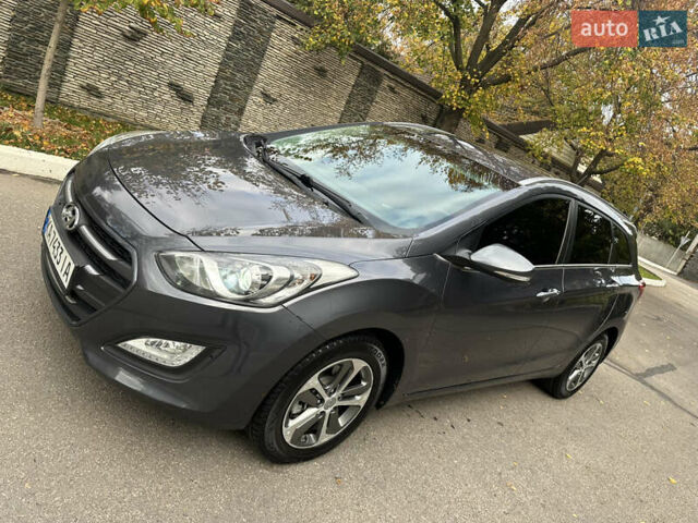 Сірий Хендай i30, об'ємом двигуна 1.58 л та пробігом 150 тис. км за 9800 $, фото 10 на Automoto.ua