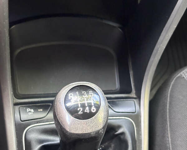 Серый Хендай i30, объемом двигателя 1.58 л и пробегом 250 тыс. км за 10500 $, фото 5 на Automoto.ua