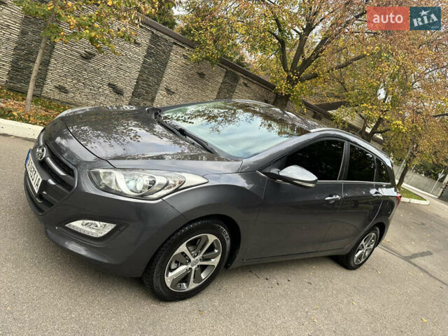 Сірий Хендай i30, об'ємом двигуна 1.58 л та пробігом 150 тис. км за 9800 $, фото 2 на Automoto.ua