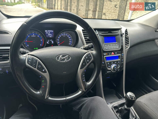 Сірий Хендай i30, об'ємом двигуна 1.58 л та пробігом 150 тис. км за 9800 $, фото 65 на Automoto.ua
