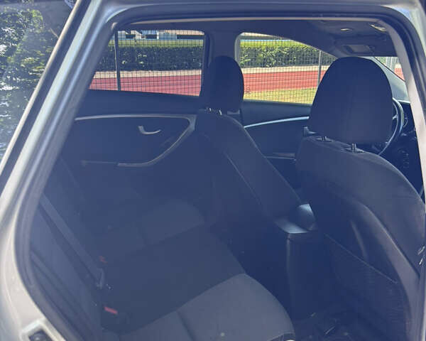 Серый Хендай i30, объемом двигателя 1.58 л и пробегом 250 тыс. км за 10500 $, фото 13 на Automoto.ua