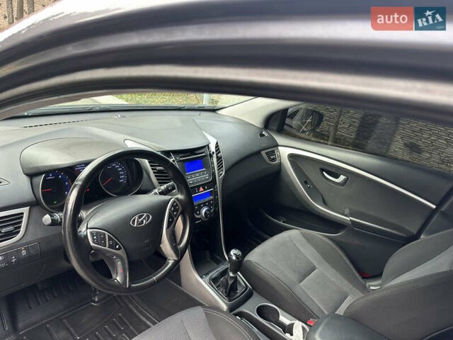Сірий Хендай i30, об'ємом двигуна 1.58 л та пробігом 150 тис. км за 9800 $, фото 56 на Automoto.ua
