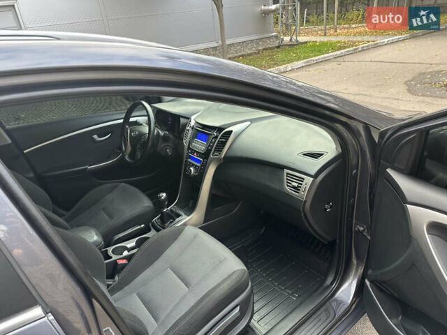 Сірий Хендай i30, об'ємом двигуна 1.58 л та пробігом 150 тис. км за 9800 $, фото 49 на Automoto.ua