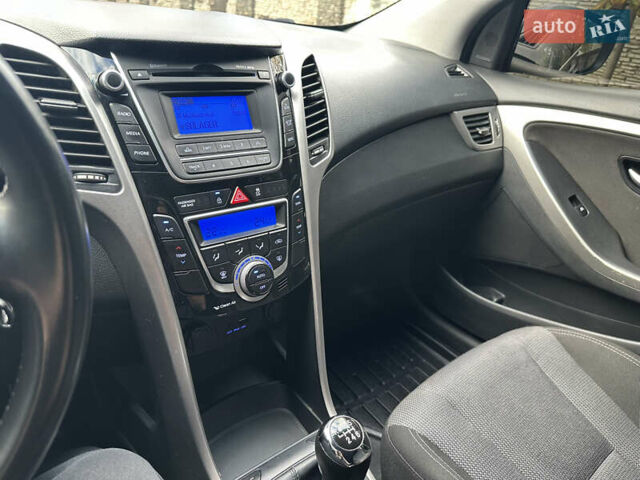 Сірий Хендай i30, об'ємом двигуна 1.58 л та пробігом 150 тис. км за 9800 $, фото 68 на Automoto.ua