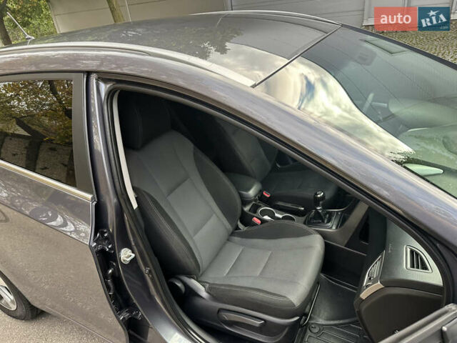 Сірий Хендай i30, об'ємом двигуна 1.58 л та пробігом 150 тис. км за 9800 $, фото 50 на Automoto.ua