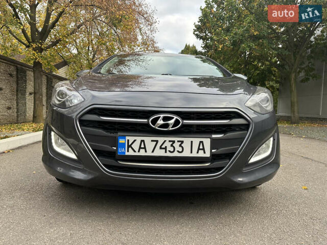 Сірий Хендай i30, об'ємом двигуна 1.58 л та пробігом 150 тис. км за 9800 $, фото 28 на Automoto.ua
