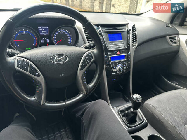 Сірий Хендай i30, об'ємом двигуна 1.58 л та пробігом 150 тис. км за 9800 $, фото 66 на Automoto.ua