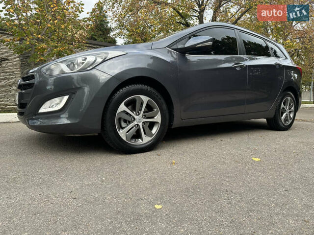Сірий Хендай i30, об'ємом двигуна 1.58 л та пробігом 150 тис. км за 9800 $, фото 32 на Automoto.ua