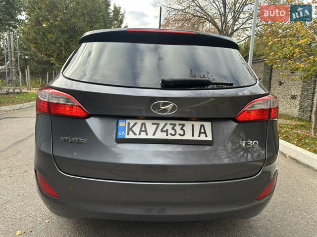 Сірий Хендай i30, об'ємом двигуна 1.58 л та пробігом 150 тис. км за 9800 $, фото 6 на Automoto.ua