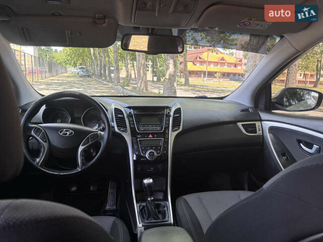 Серый Хендай i30, объемом двигателя 1.58 л и пробегом 250 тыс. км за 10500 $, фото 12 на Automoto.ua