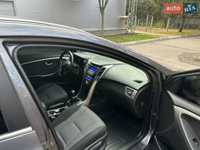 Сірий Хендай i30, об'ємом двигуна 1.58 л та пробігом 150 тис. км за 9800 $, фото 48 на Automoto.ua