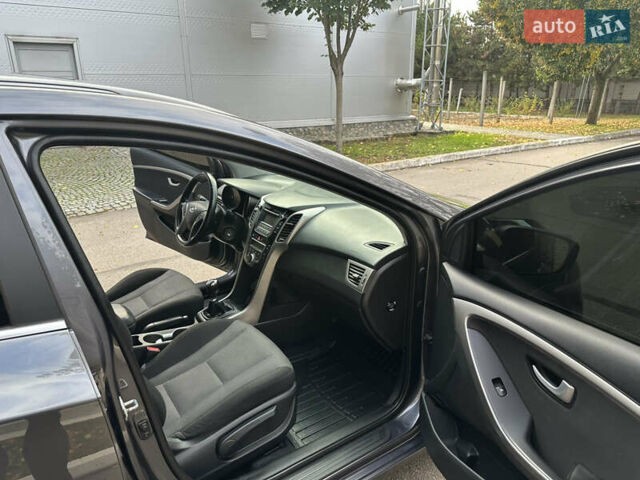 Сірий Хендай i30, об'ємом двигуна 1.58 л та пробігом 150 тис. км за 9800 $, фото 60 на Automoto.ua