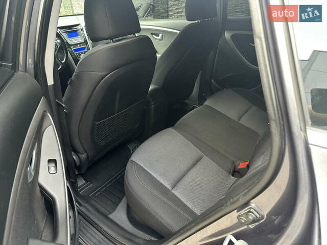 Сірий Хендай i30, об'ємом двигуна 1.58 л та пробігом 150 тис. км за 9800 $, фото 45 на Automoto.ua