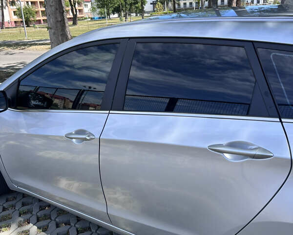 Серый Хендай i30, объемом двигателя 1.58 л и пробегом 250 тыс. км за 10500 $, фото 9 на Automoto.ua
