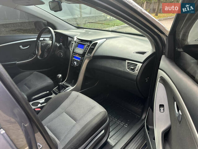 Сірий Хендай i30, об'ємом двигуна 1.58 л та пробігом 150 тис. км за 9800 $, фото 54 на Automoto.ua