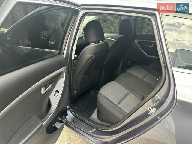 Сірий Хендай i30, об'ємом двигуна 1.58 л та пробігом 150 тис. км за 9800 $, фото 44 на Automoto.ua