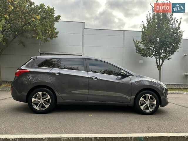 Сірий Хендай i30, об'ємом двигуна 1.58 л та пробігом 150 тис. км за 9800 $, фото 22 на Automoto.ua