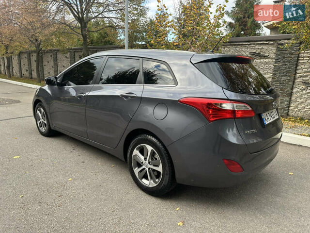 Сірий Хендай i30, об'ємом двигуна 1.58 л та пробігом 150 тис. км за 9800 $, фото 5 на Automoto.ua