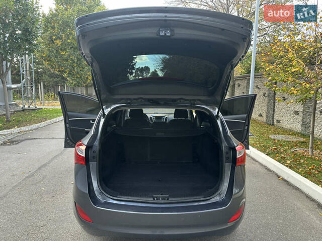 Сірий Хендай i30, об'ємом двигуна 1.58 л та пробігом 150 тис. км за 9800 $, фото 58 на Automoto.ua