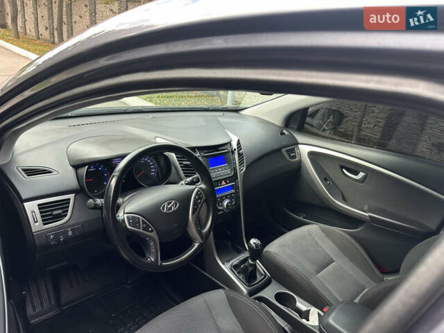 Сірий Хендай i30, об'ємом двигуна 1.58 л та пробігом 150 тис. км за 9800 $, фото 1 на Automoto.ua