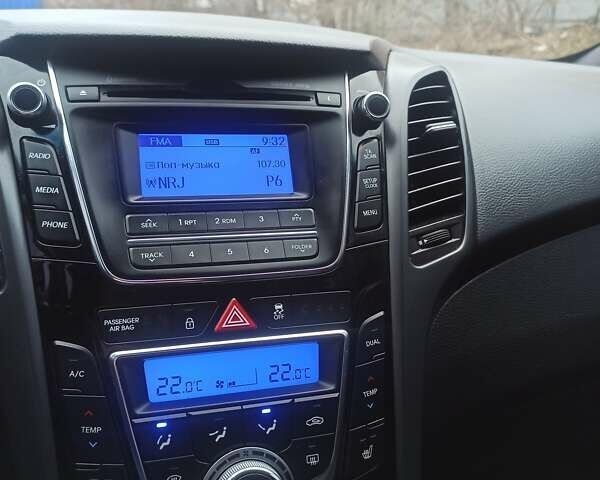 Серый Хендай i30, объемом двигателя 1.6 л и пробегом 126 тыс. км за 12300 $, фото 16 на Automoto.ua