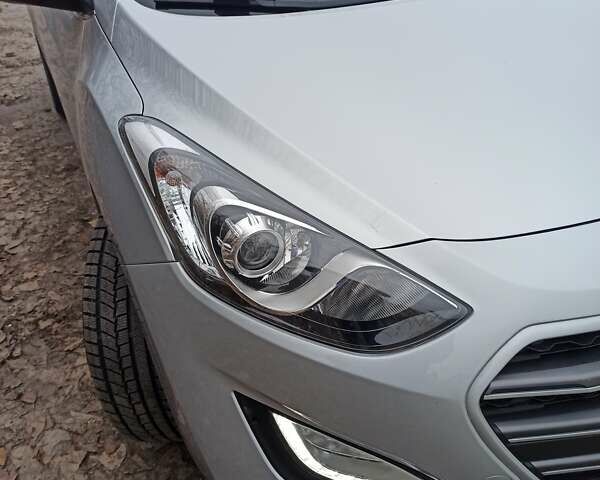 Серый Хендай i30, объемом двигателя 1.6 л и пробегом 126 тыс. км за 12300 $, фото 2 на Automoto.ua