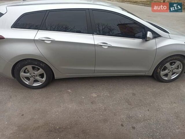 Серый Хендай i30, объемом двигателя 1.6 л и пробегом 126 тыс. км за 12300 $, фото 5 на Automoto.ua