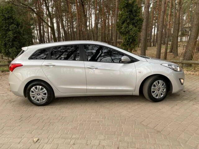 Серый Хендай i30, объемом двигателя 1.6 л и пробегом 220 тыс. км за 9999 $, фото 1 на Automoto.ua