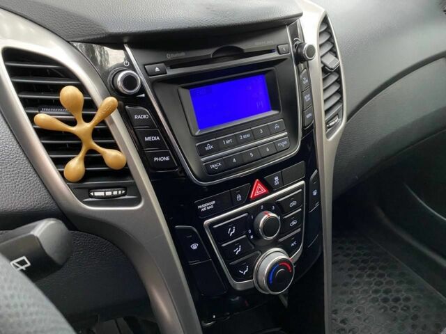 Серый Хендай i30, объемом двигателя 1.6 л и пробегом 220 тыс. км за 9999 $, фото 12 на Automoto.ua