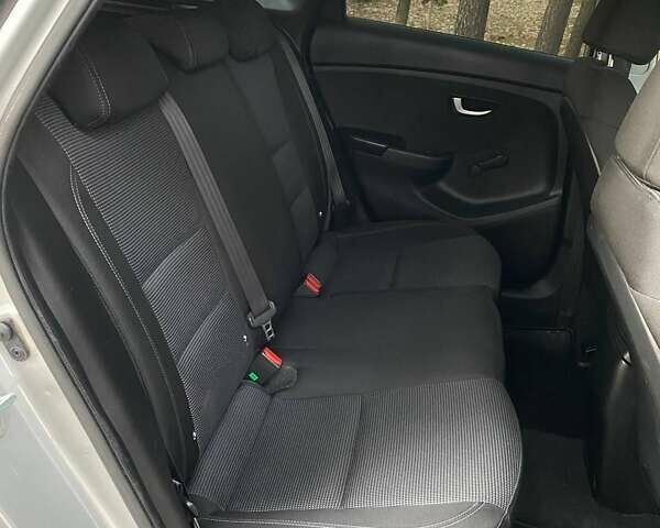 Хендай i30 2017 в Николаеве на Automoto.ua Серый Хендай i30, объемом двигателя 1.58 л и пробегом 228 тыс. км за 9999 $, фото 12 на Automoto.ua