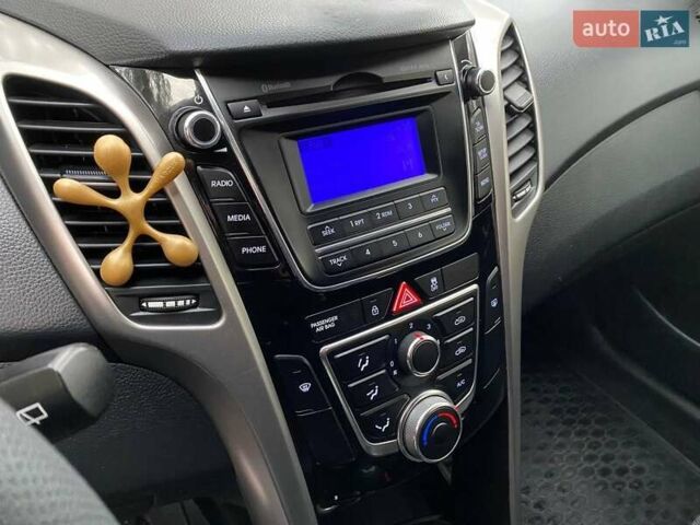 Хендай i30 2017 в Николаеве на Automoto.ua Серый Хендай i30, объемом двигателя 1.58 л и пробегом 228 тыс. км за 9999 $, фото 5 на Automoto.ua