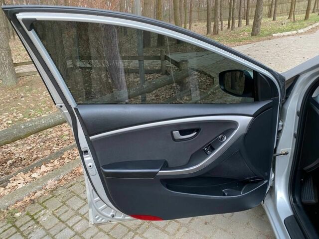 Серый Хендай i30, объемом двигателя 1.6 л и пробегом 220 тыс. км за 9999 $, фото 16 на Automoto.ua