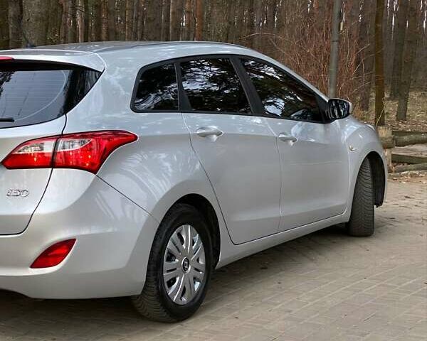 Хендай i30 2017 в Николаеве на Automoto.ua Серый Хендай i30, объемом двигателя 1.58 л и пробегом 228 тыс. км за 9999 $, фото 4 на Automoto.ua