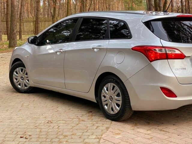 Серый Хендай i30, объемом двигателя 1.6 л и пробегом 220 тыс. км за 9999 $, фото 2 на Automoto.ua