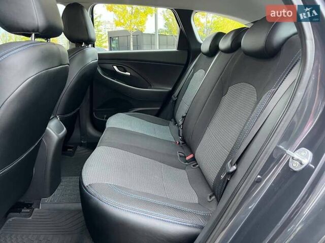 Серый Хендай i30, объемом двигателя 1.5 л и пробегом 55 тыс. км за 18490 $, фото 11 на Automoto.ua