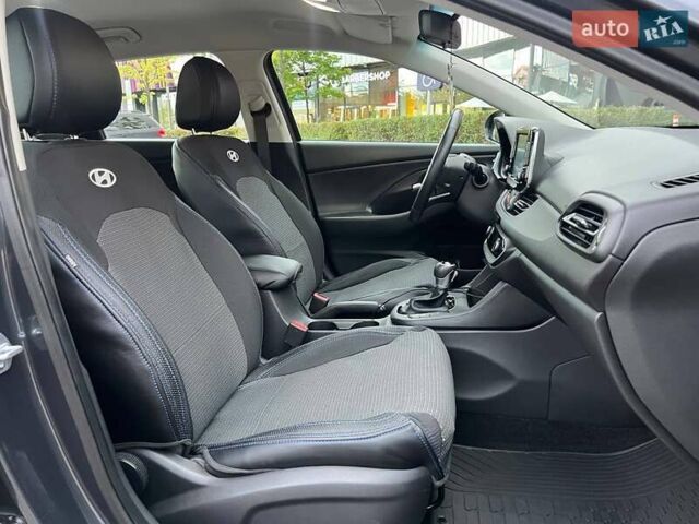 Серый Хендай i30, объемом двигателя 1.5 л и пробегом 55 тыс. км за 18690 $, фото 13 на Automoto.ua