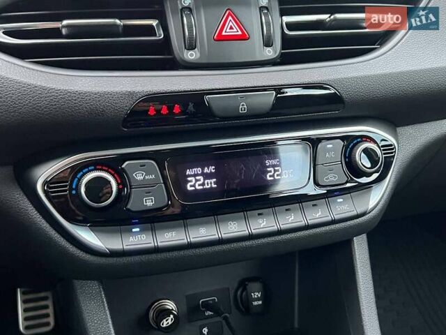 Серый Хендай i30, объемом двигателя 1.5 л и пробегом 55 тыс. км за 18490 $, фото 25 на Automoto.ua