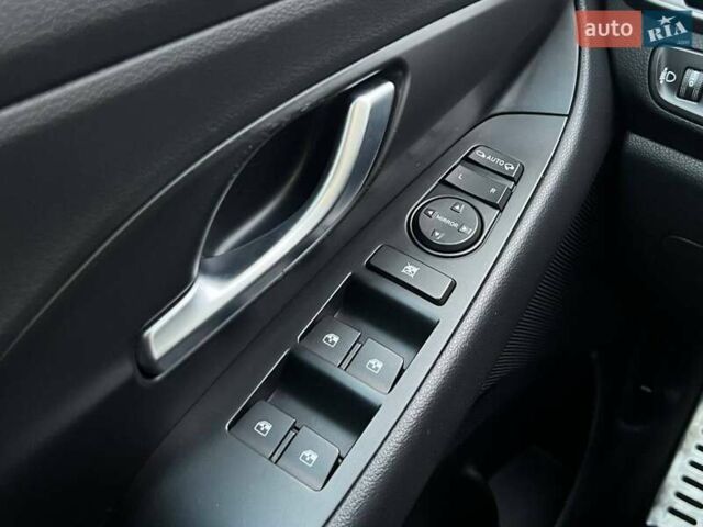 Сірий Хендай i30, об'ємом двигуна 1.5 л та пробігом 55 тис. км за 17490 $, фото 14 на Automoto.ua