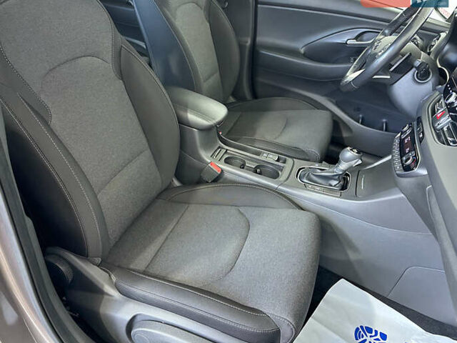 Сірий Хендай i30, об'ємом двигуна 1.5 л та пробігом 173 тис. км за 16650 $, фото 4 на Automoto.ua