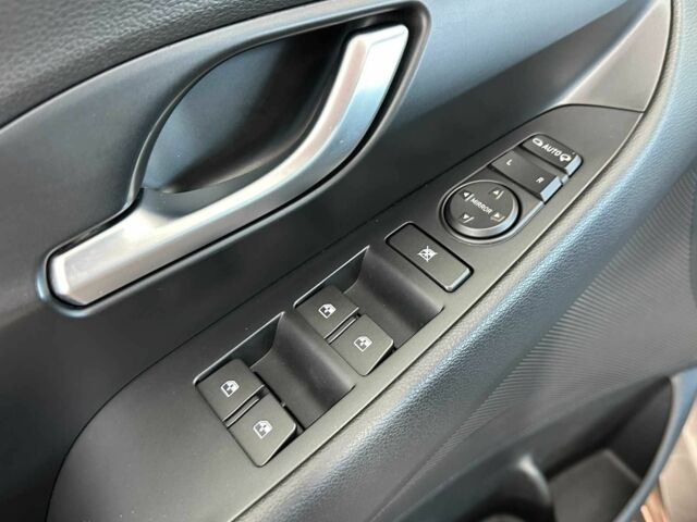 Серый Хендай i30, объемом двигателя 1.6 л и пробегом 173 тыс. км за 16650 $, фото 11 на Automoto.ua