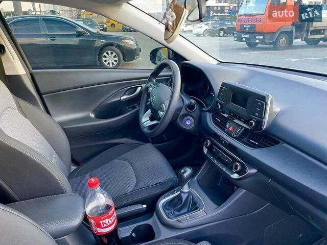 Серый Хендай i30, объемом двигателя 1.5 л и пробегом 83 тыс. км за 16500 $, фото 5 на Automoto.ua