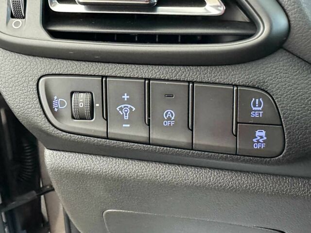 Серый Хендай i30, объемом двигателя 1.6 л и пробегом 173 тыс. км за 16650 $, фото 12 на Automoto.ua