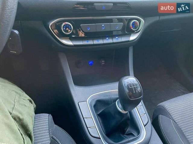 Серый Хендай i30, объемом двигателя 1.5 л и пробегом 83 тыс. км за 16500 $, фото 10 на Automoto.ua