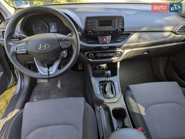 Серый Хендай i30, объемом двигателя 1.5 л и пробегом 77 тыс. км за 16500 $, фото 6 на Automoto.ua