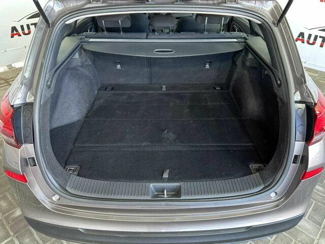 Серый Хендай i30, объемом двигателя 1.6 л и пробегом 173 тыс. км за 16650 $, фото 4 на Automoto.ua