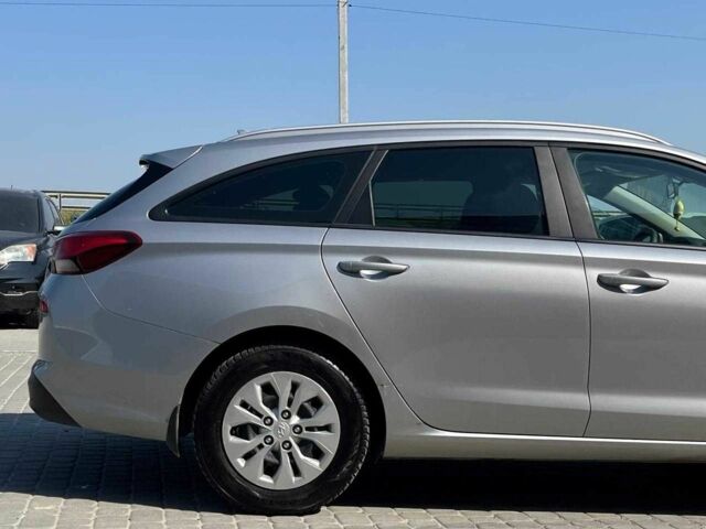 Серый Хендай i30, объемом двигателя 1.5 л и пробегом 188 тыс. км за 11590 $, фото 9 на Automoto.ua