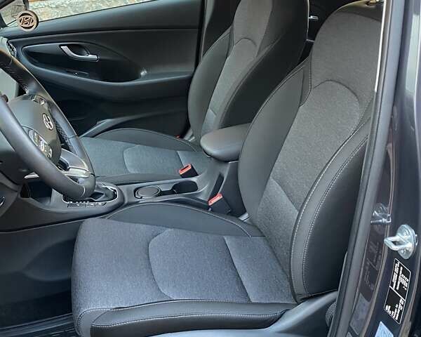 Серый Хендай i30, объемом двигателя 1.5 л и пробегом 3 тыс. км за 19999 $, фото 19 на Automoto.ua