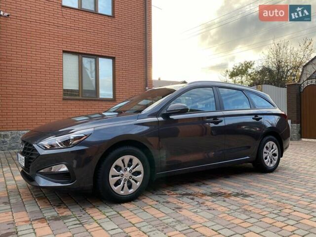 Серый Хендай i30, объемом двигателя 1.5 л и пробегом 3 тыс. км за 19999 $, фото 4 на Automoto.ua