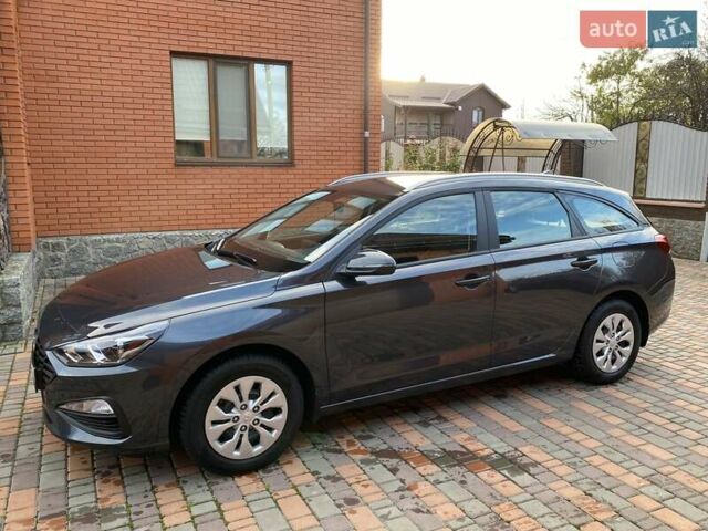 Серый Хендай i30, объемом двигателя 1.5 л и пробегом 3 тыс. км за 19999 $, фото 3 на Automoto.ua